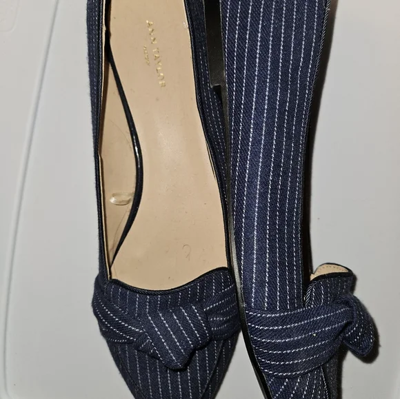 AnnTaylor Navy Pin stripped pointy flats, size 10 - Picture 3 of 5